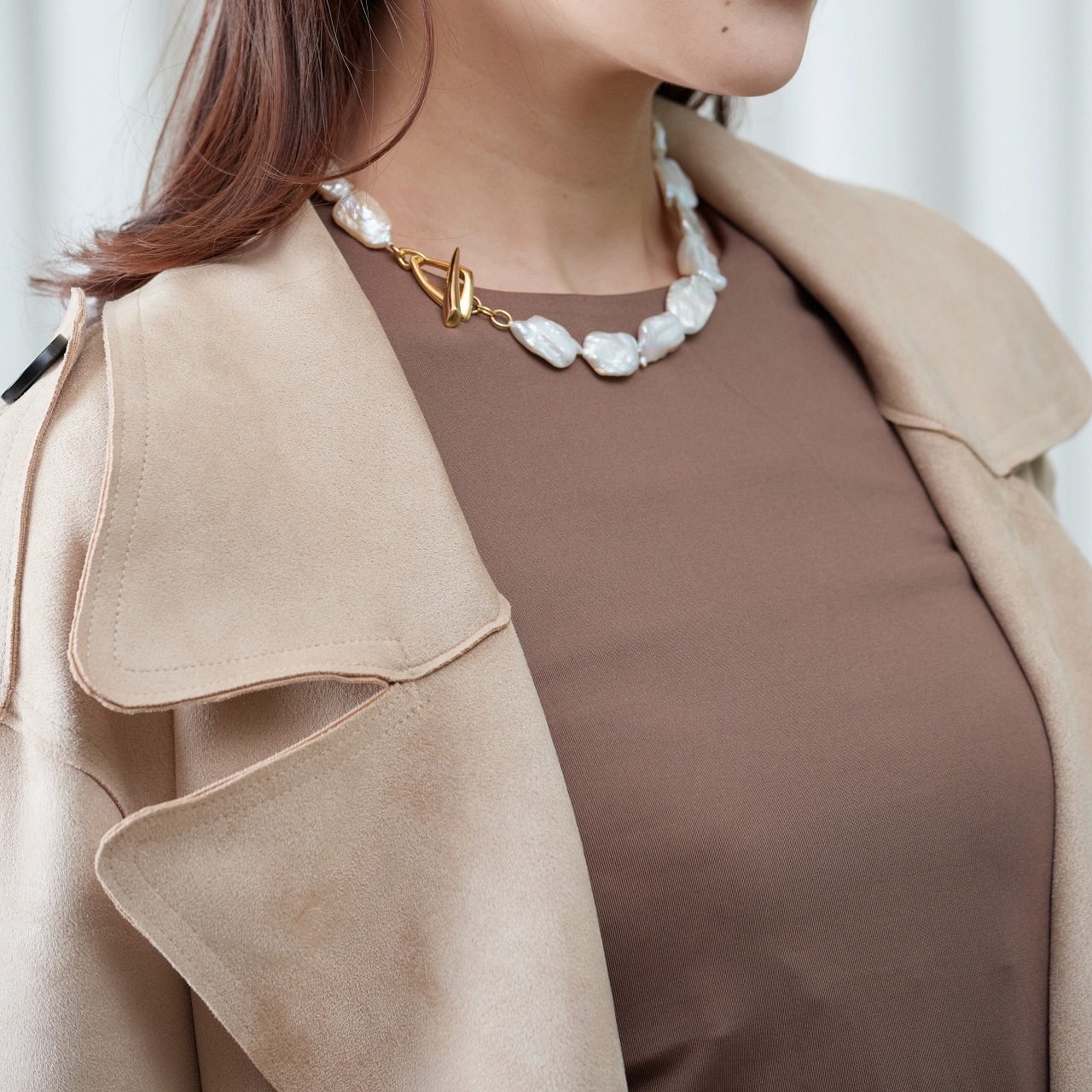 Byron(バイロン)　淡水パールホワイト・フラットバロックネックレス