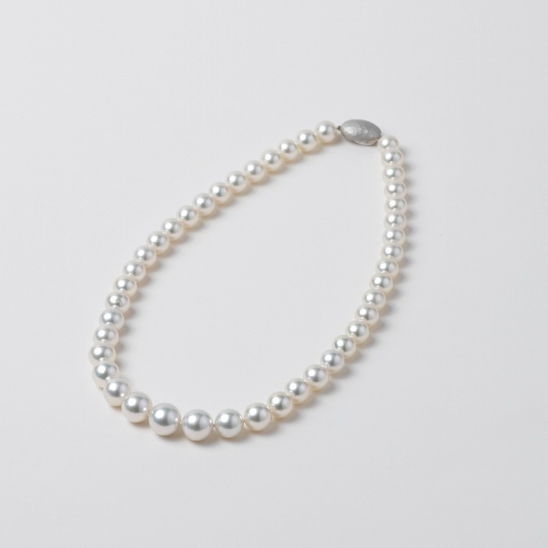 Alisa(アリサ)　南洋パールホワイト・セミラウンド大粒ネックレス