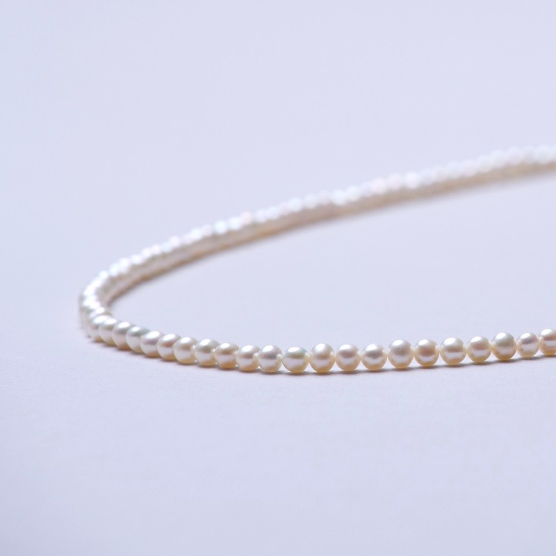 レナ(Rena)　淡水パールホワイト・ベビー120㎝ロングネックレス
