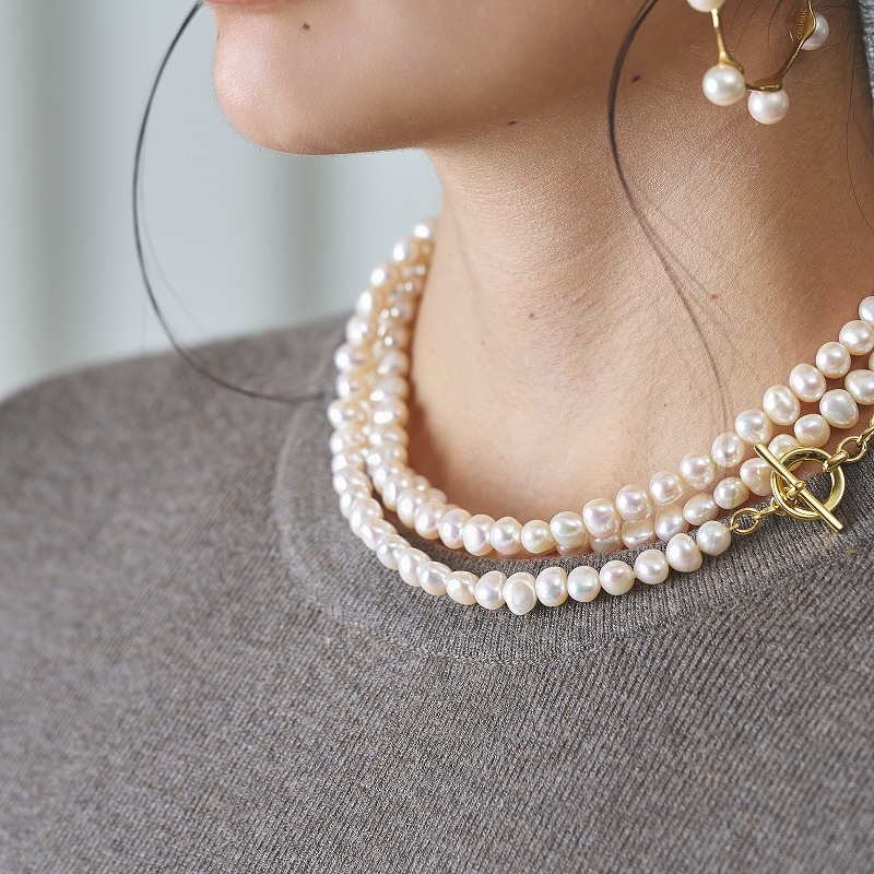 Avignon(アヴィニョン・ゴールド)　淡水パールホワイト・バロックロングネックレス