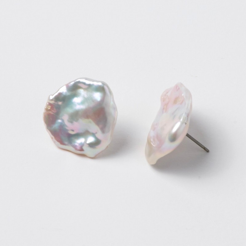 Geneva(ジューネバ)淡水パールナチュラルクリームカラー・大粒フラワーシェイプピアス