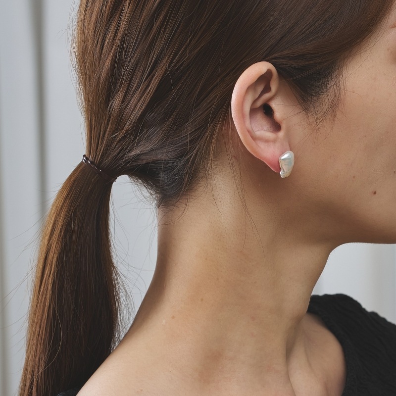 Rochelle(ロシェル)　淡水パールホワイト・バロックピアス