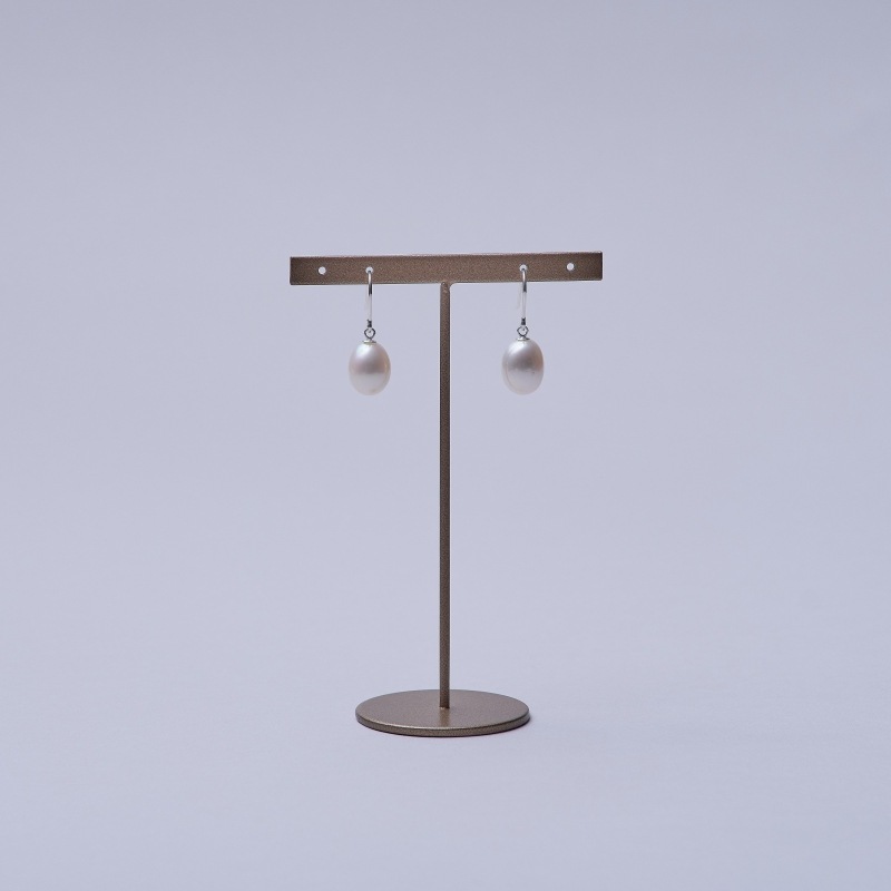 Privelina(プリヴェリーナ)　淡水パールホワイトライス型ピアス