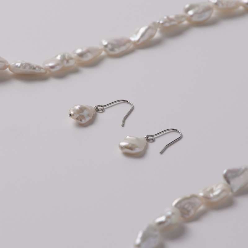 Venus(ヴィーナス)　淡水パールホワイトバロックロングネックレス