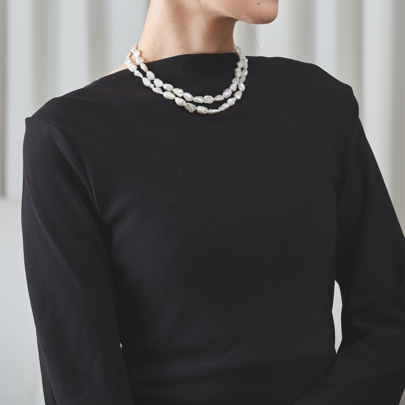 Venus(ヴィーナス)　淡水パールホワイトバロックロングネックレス