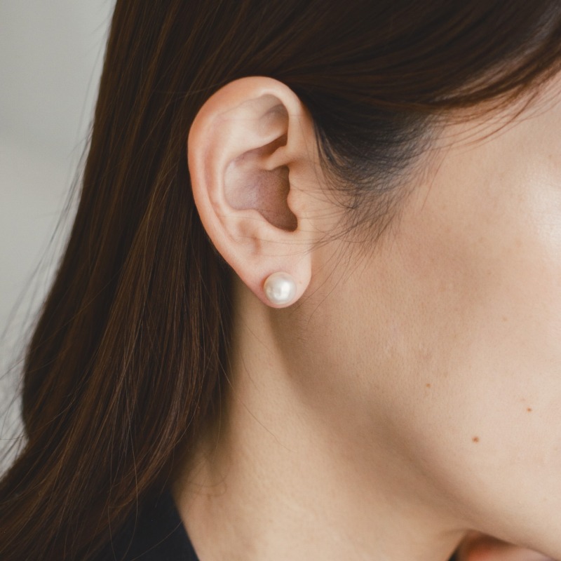 Delia(デリア)　南洋パールホワイト一粒ピアス