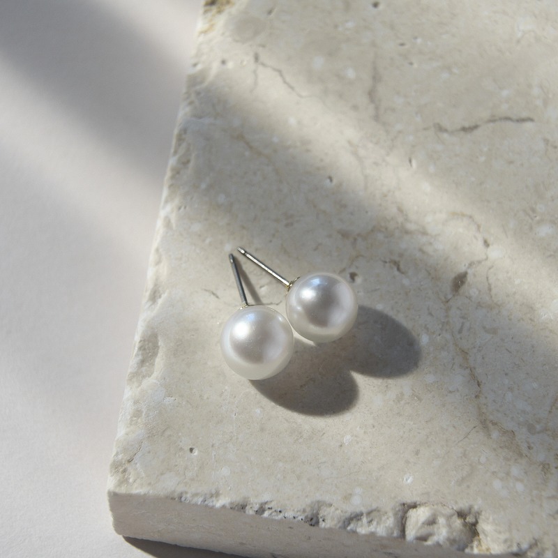 Delia(デリア)　南洋パールホワイト一粒ピアス