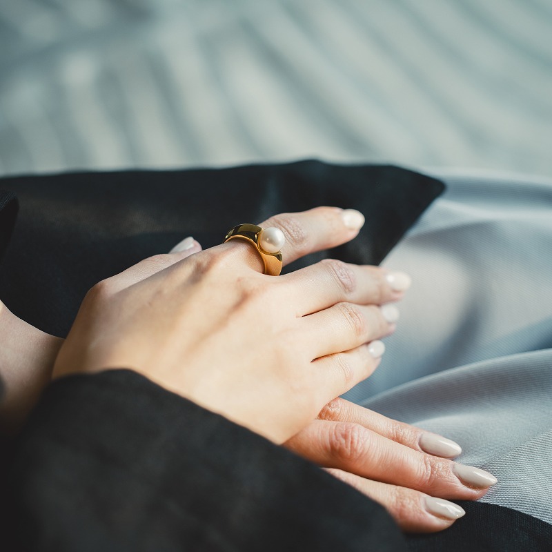 Olivia(オリヴィア)　 南洋パールホワイトリング