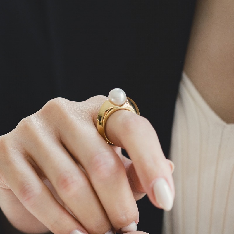 Olivia(オリヴィア)　 南洋パールホワイトリング