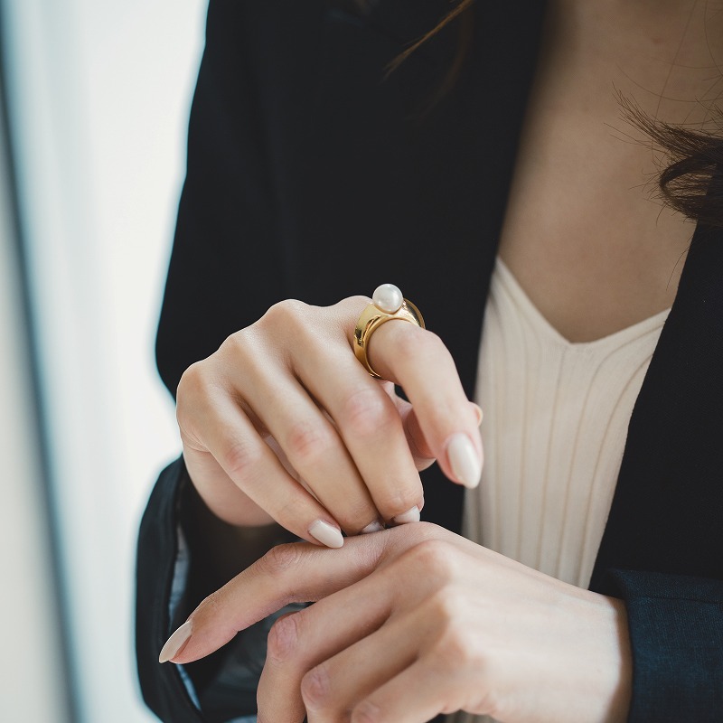 Olivia(オリヴィア)　 南洋パールホワイトリング