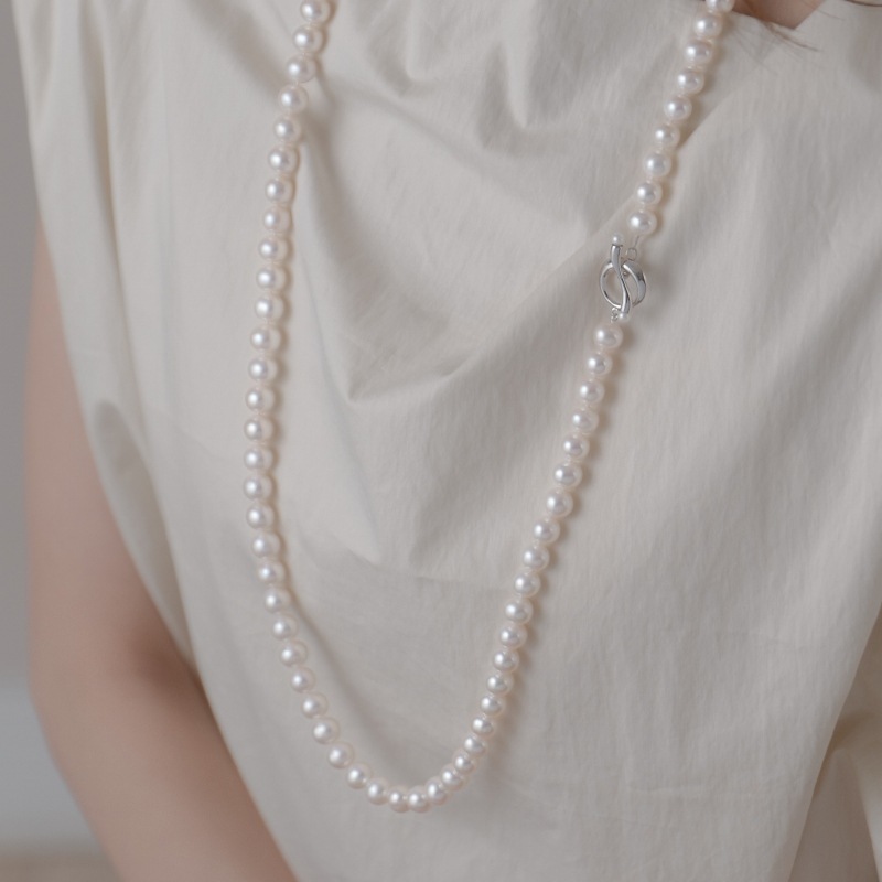 Claudia（クラウディア）　淡水パールホワイトセミラウンドロングネックレス