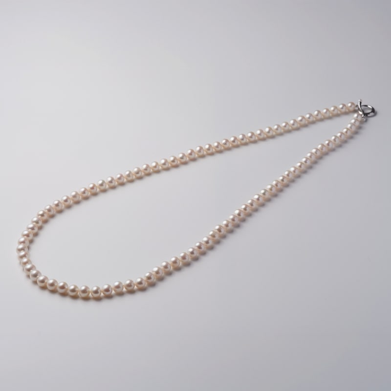 Claudia（クラウディア）　淡水パールホワイトセミラウンドロングネックレス