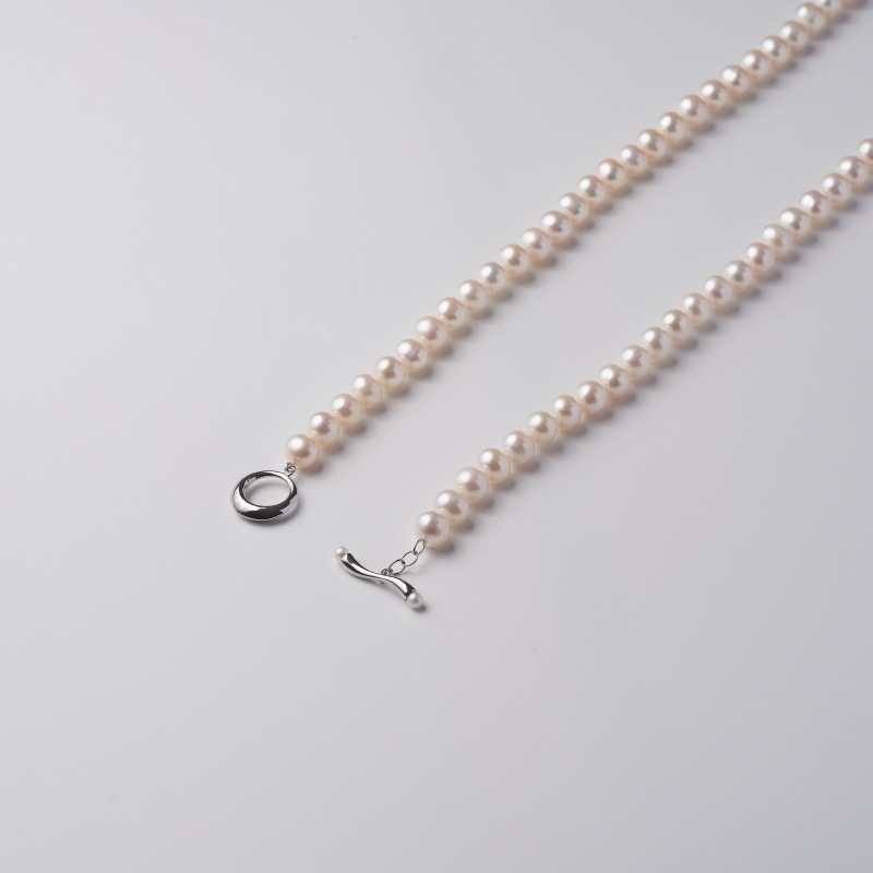 Claudia（クラウディア）　淡水パールホワイトセミラウンドロングネックレス