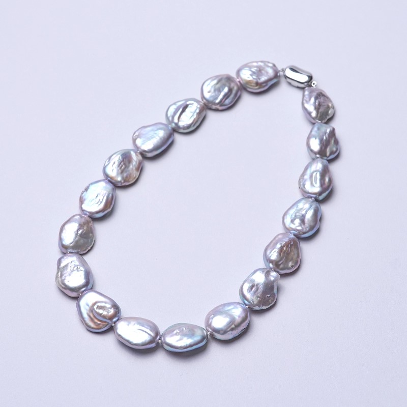 Vivienne(ヴィヴィエンヌ）　淡水パールプラチナグレーフラットバロックネックレス