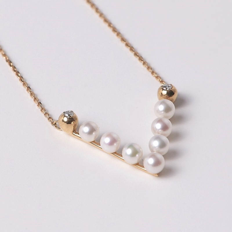 Jenny(ジェニー)　アコヤパール&ダイヤモンドV字・ペンダントネックレス
