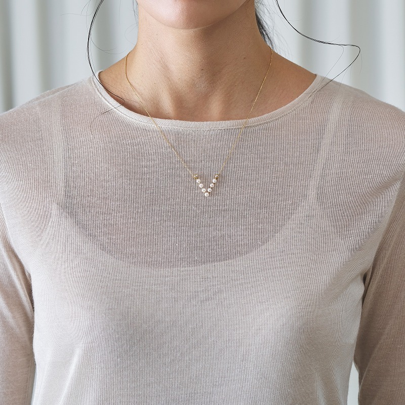 Jenny(ジェニー)　アコヤパール&ダイヤモンドV字・ペンダントネックレス