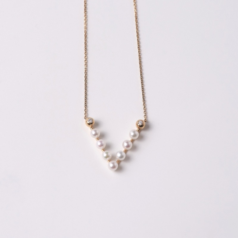Jenny(ジェニー)　アコヤパール&ダイヤモンドV字・ペンダントネックレス