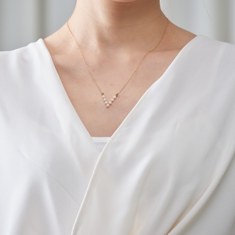Jenny(ジェニー)　アコヤパール&ダイヤモンドV字・ペンダントネックレス