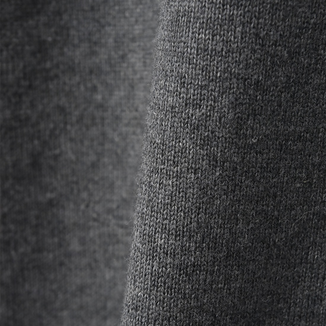 ��ReZARD��Logo Turtle Neck Sweater