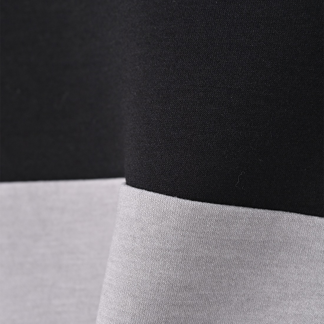 ReZARD】Chenille Embroidery Switched Sweat