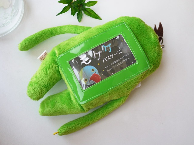 モケケ ネル パスケース フェルト髪 話題のキモカワ系ぬいぐるみ へんてこひょろなが宇宙人 シナダ製 今人気急上昇のモケケ雑貨です ぬいぐるみ 抱き枕や雑貨販売 癒しの通販フモフモランド