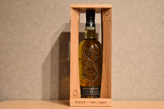 ハイランドパーク 17年 ザ・ダーク & ザ・ライト セット ハイランドパーク 17年 ザ・ライト 52.9% 2018年リリース : くり