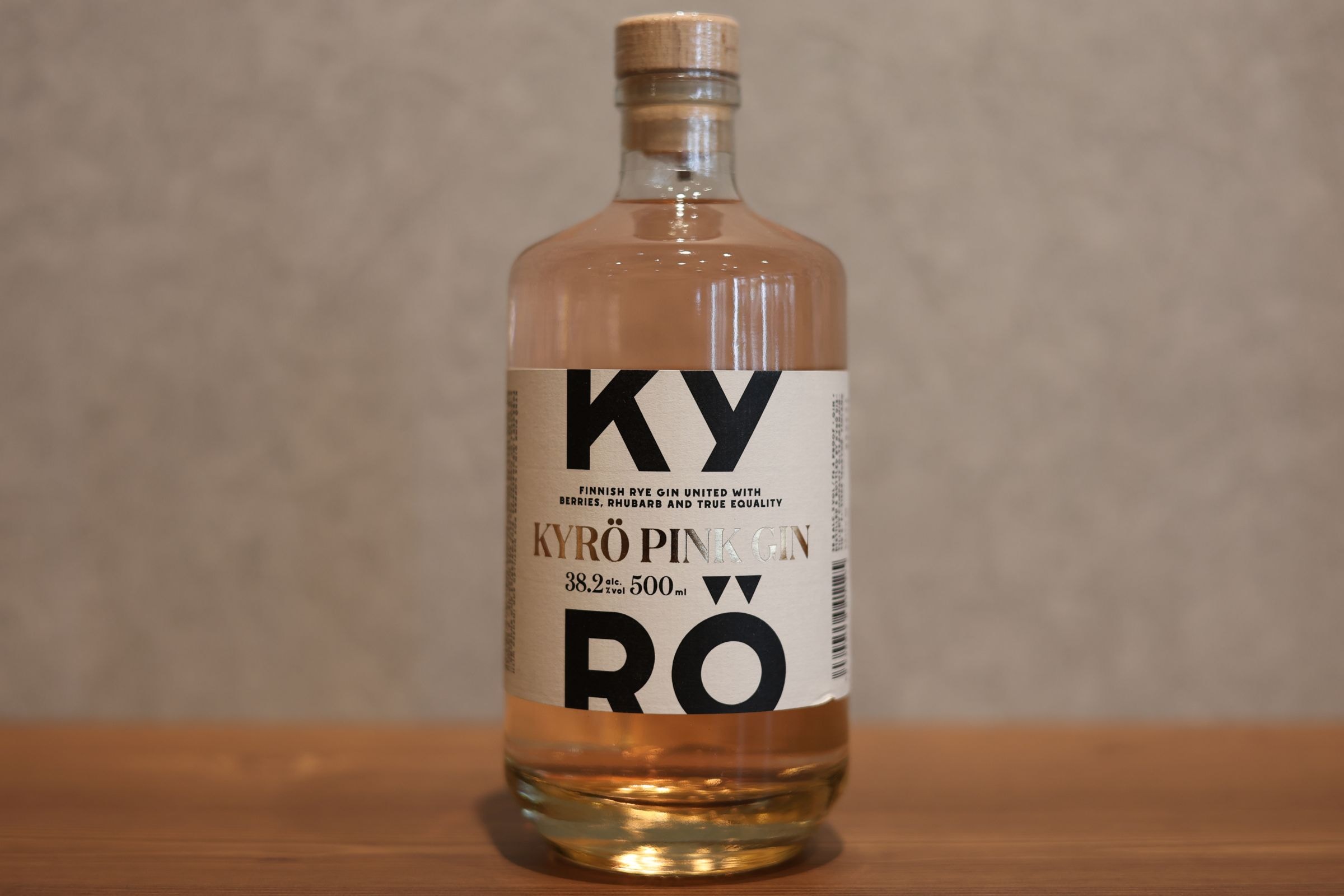 ◆ キュロ ピンクジン 並行品 38.2% 500ml ◆