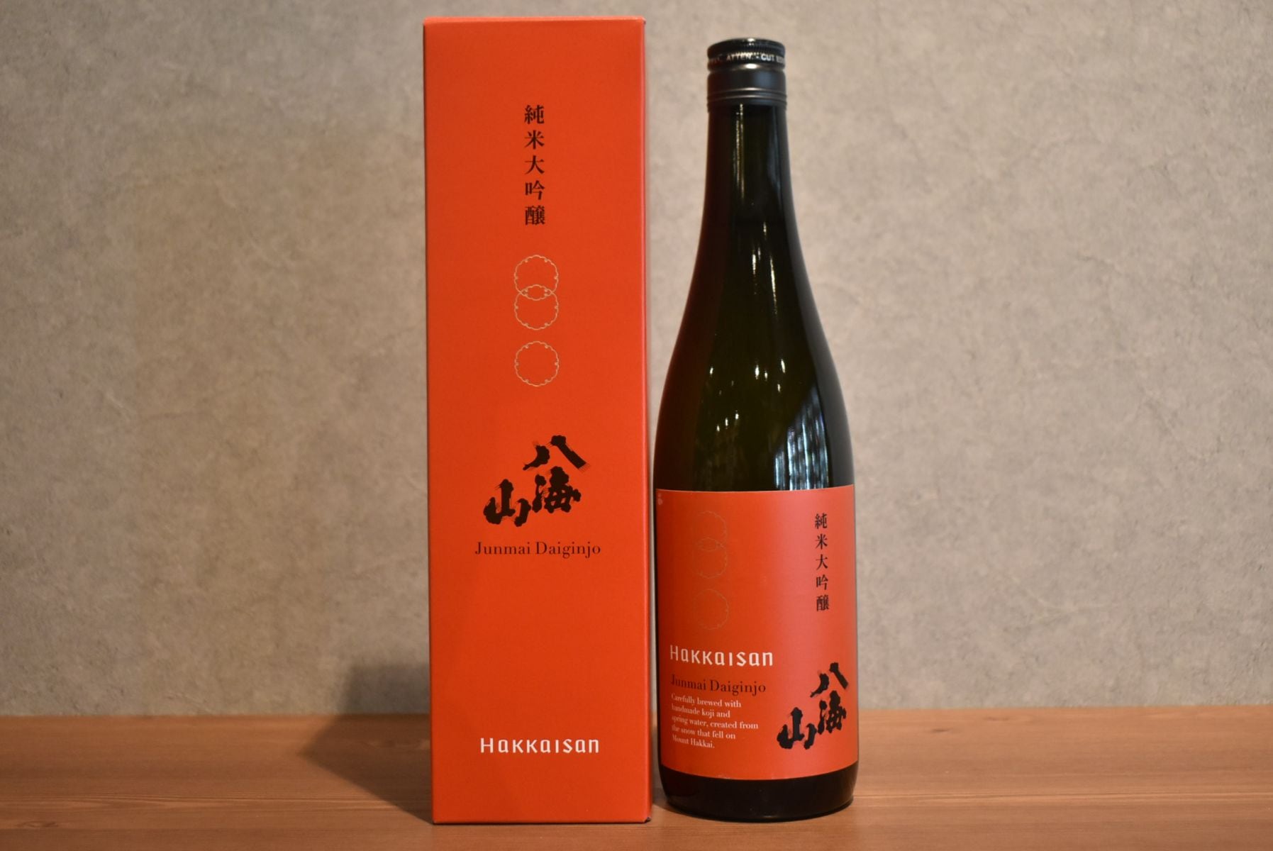 ◆ 八海山 純米大吟醸 時期限定 赤ラベル 箱入り 720ml ◆