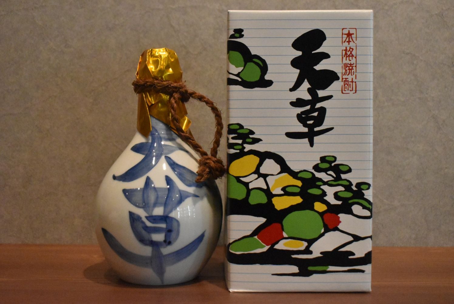 ◆ 天草酒造 特撰天草 純米焼酎 陶器徳利 化粧箱入り 35度 720ml ◆