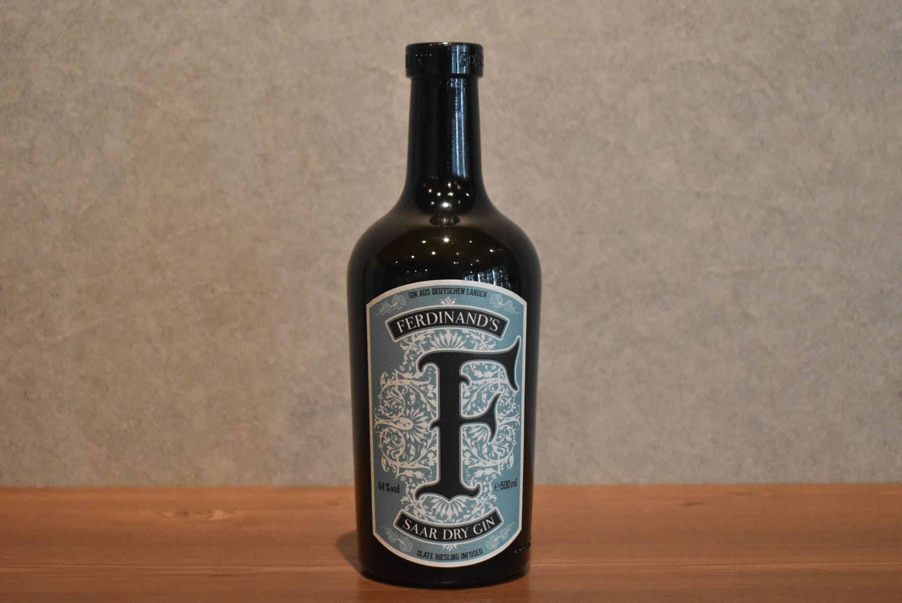 ◆ フェルディナンズ ザール ドライジン 正規品 44.0% 500ml ◆