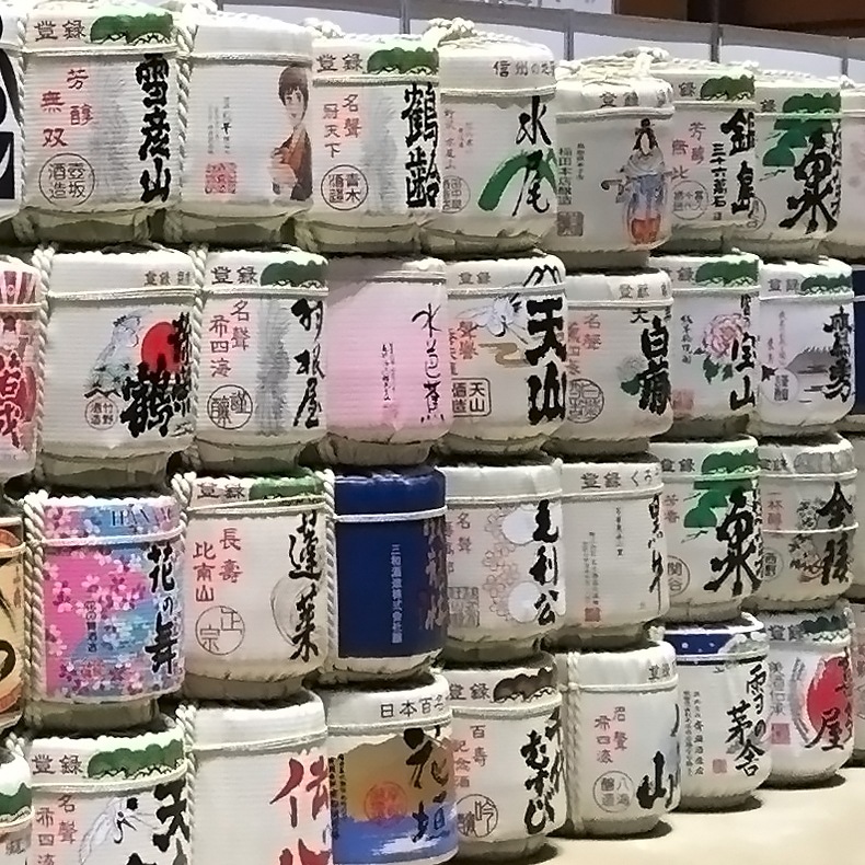 もんたん壹 泉 作 絹本彩色画 タイトル【 狸 の 酒 買い 】 収納箱 山田秋畝 絹本縦幅 「雛まつり」 共箱 美人画 | 古美術ささき