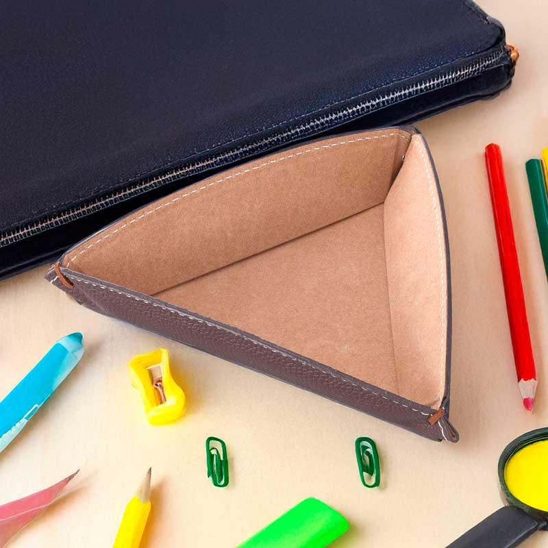 手作り マルチトレー 三角形 レザートレイ レザートレー 小物入れ レザープレート マルチトレー レザー小物入れ アクセサリー ギフト プレゼント 卓上トレイ 収納 インテリア 三角形 BS-22 BASIC