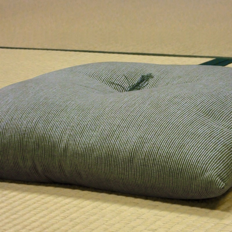 座布団 もめん縞 桂川 鶯色（うぐいすいろ） | 座布団 | | 京都 座布団