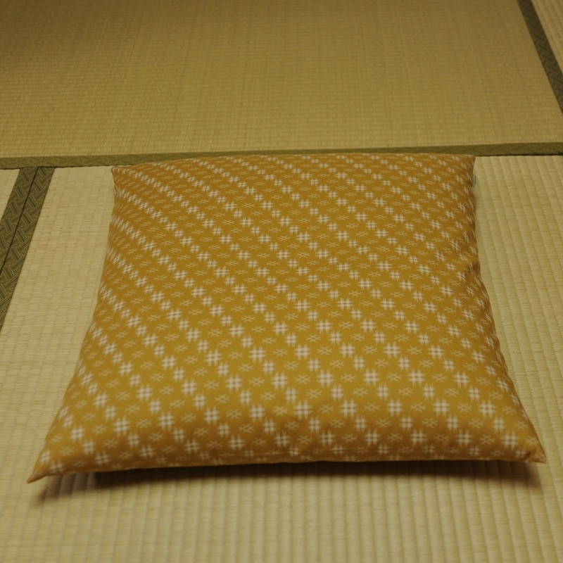 座布団カバー 井絣（いがすり） 金茶井絣（きんちゃいがすり