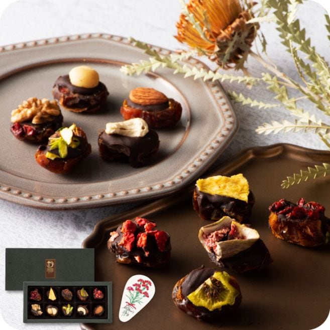 予約受付 母の日限定「チョコ in デーツ 10個」グルテンフリー 砂糖不使用 添加物不使用 ギルトフリー スイーツ デーツ チョコレート ナッツ ドライフルーツ ギフト 10種 プレゼント 冷蔵 贈り物 メッセージカード ヘルシー 手提げ袋 送料無料 2026