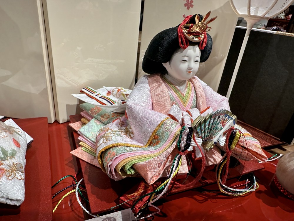 三寸<BR>おぼこ雛京刺繍飾り