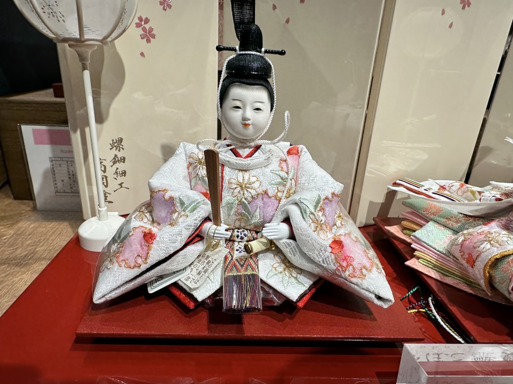 三寸<BR>おぼこ雛京刺繍飾り