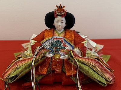 高級　京雛 親王飾り & お道具セット　伝統工芸　松寿作　美術品　日本製　雛人形 最新作】 小出松寿作 柳 親王 京刺繍 「菊花文様」頭師：市川伯英 桜