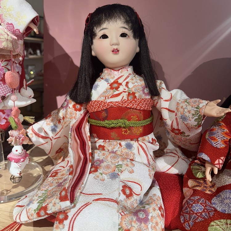 座り市松人形「お座りさん」