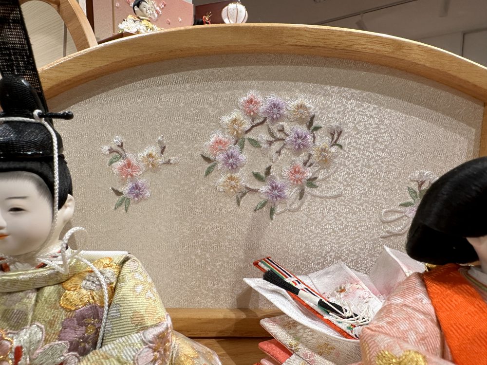 三寸<BR>おぼこ雛京刺繍飾り