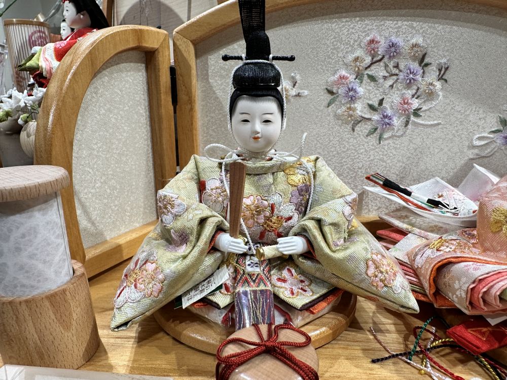 三寸<BR>おぼこ雛京刺繍飾り