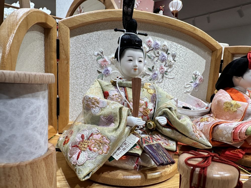 三寸<BR>おぼこ雛京刺繍飾り