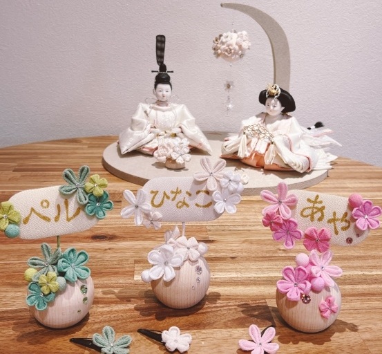 つまみ細工　雛人形三段飾り　(1) つまみ細工 雛人形三段飾り (1) つまみ細工 雛人形三段飾り (2) 人形
