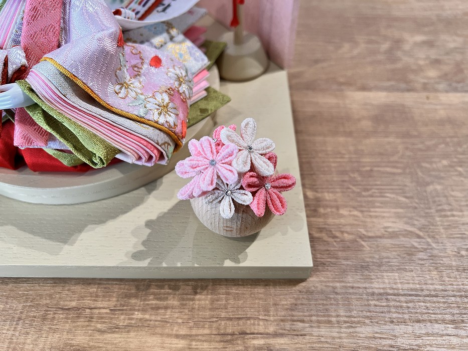 三寸<BR>おぼこ雛京刺繍飾り