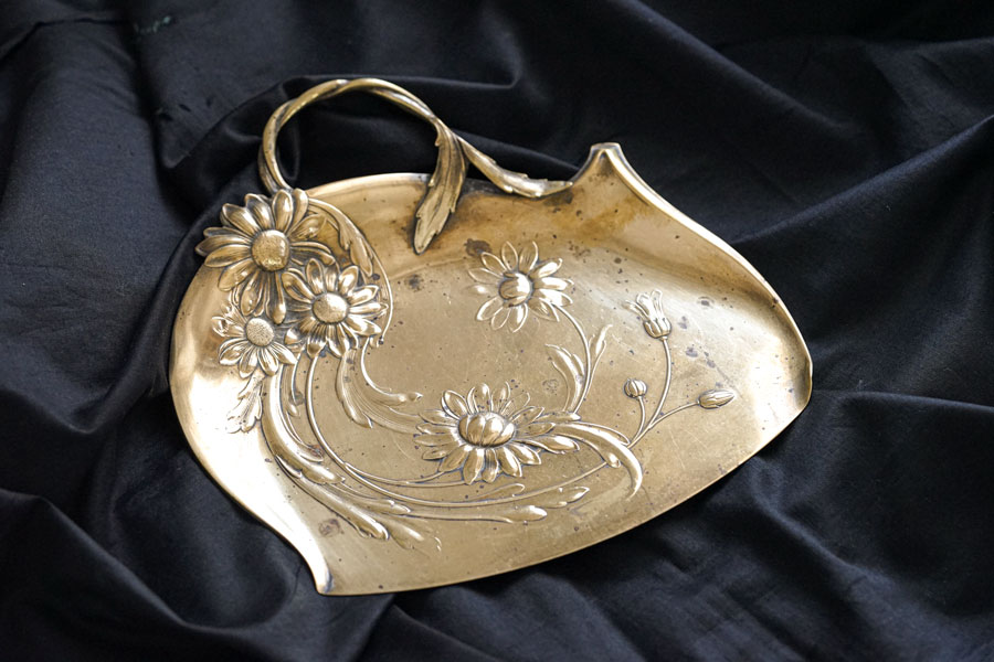 アンティークお花のレリーフが可愛いブラスのダストパンw24 H24 5cm Gc 1143の通販 こよなくアンティーク