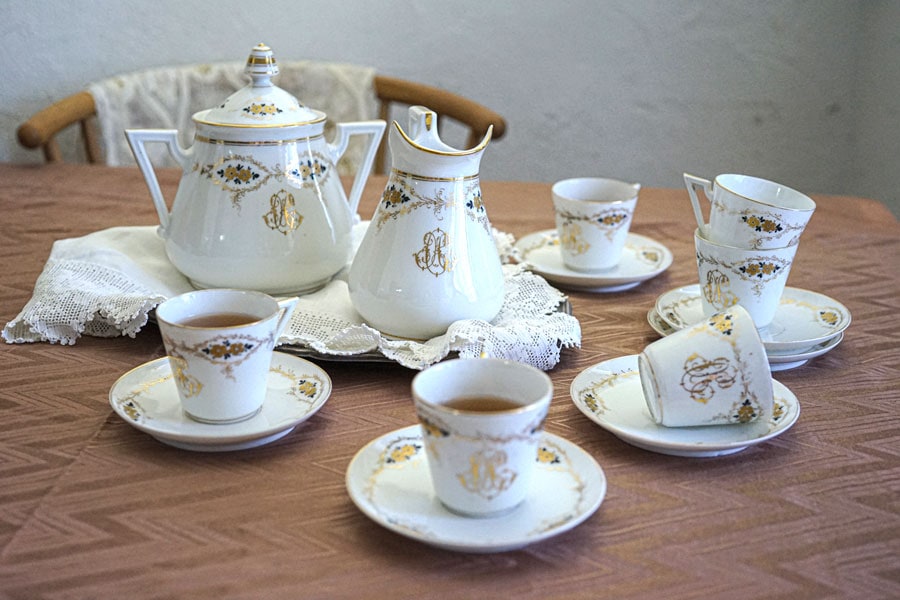 リモージュのモノグラムが入ったスタイリッシュなコーヒー8点セット gc