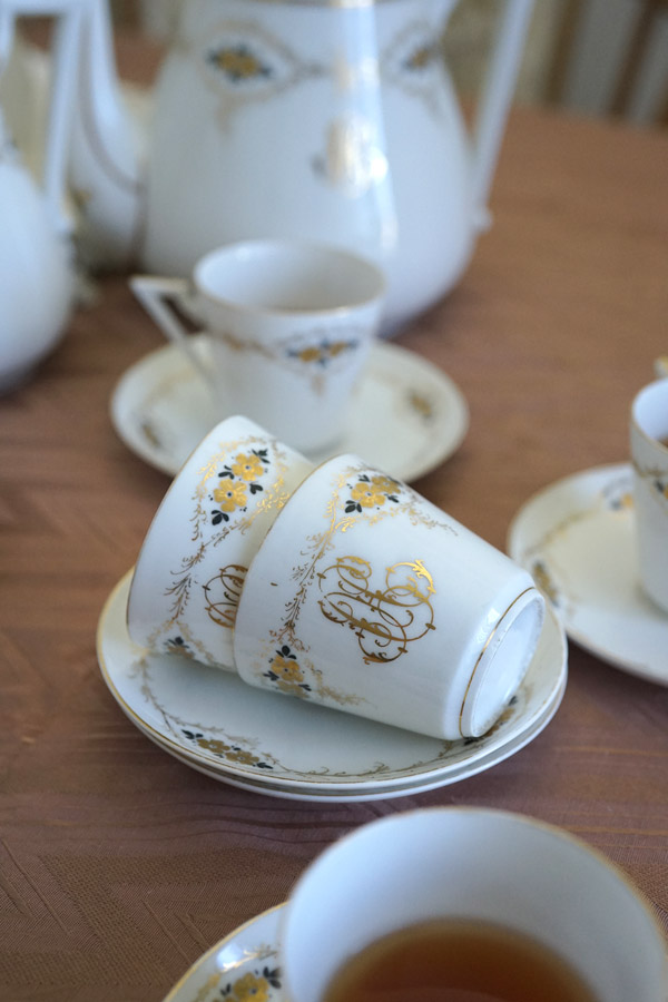 リモージュのモノグラムが入ったスタイリッシュなコーヒー8点セット gc