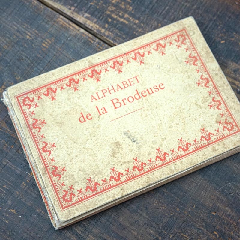 古いDMCのアルファベット刺繍図案集 Alphbet de la Brodeuse gh-280の