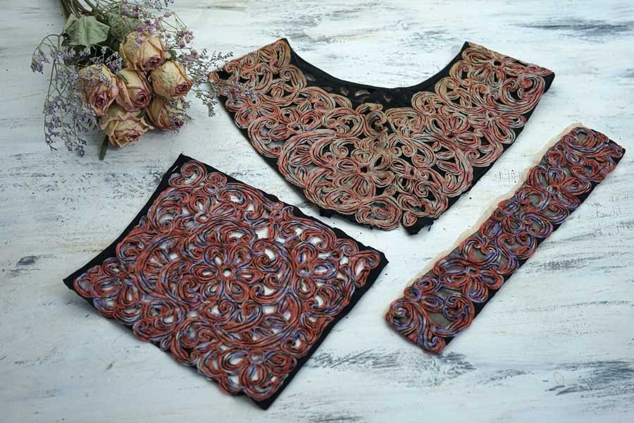 アンティークカットワーク刺繍のつけ襟とポケットチーフとカフスセット