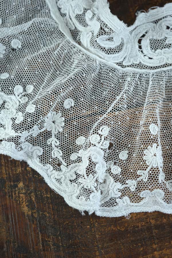 アンティークのチュールにコーネリー刺繍のカフェカーテン gla-1784の